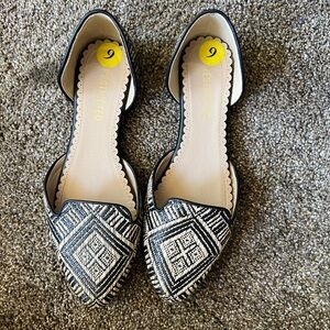 Restricted tan and black flats, NEW size 9